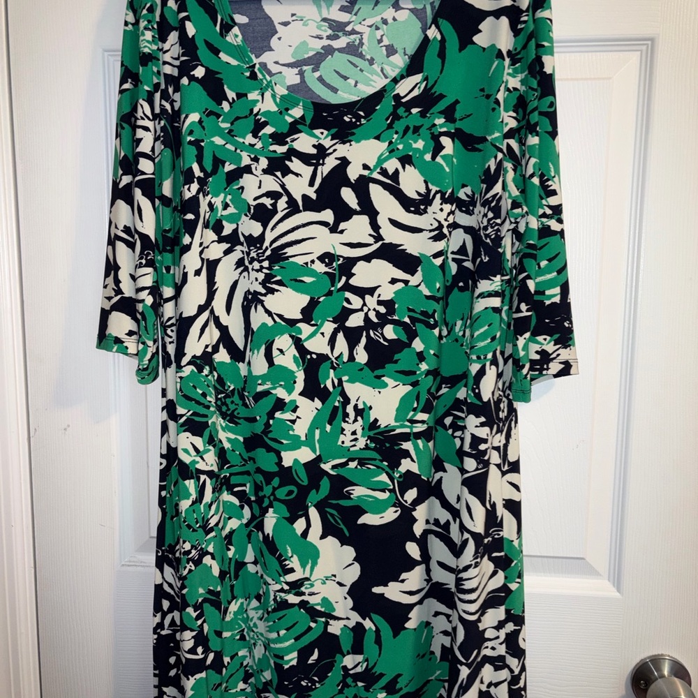 Roz & Ali Navy, Green, and Cream Floral Midi Dress EUC